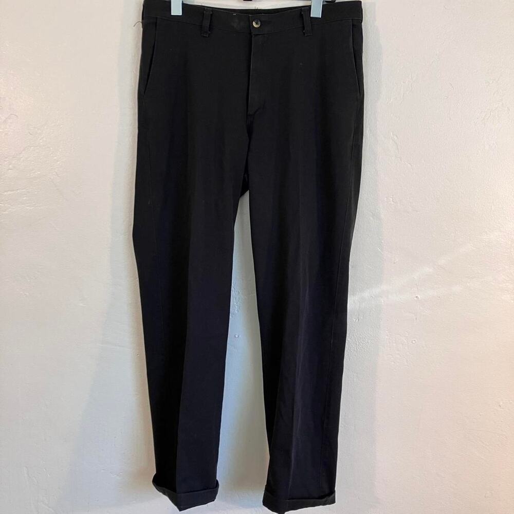 Wrangler Riata Black cotton trousers with a‎ straight leg and tapered fit